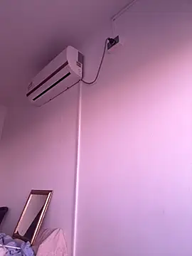 Max Rain online show from October 2025 08:08:02 PM