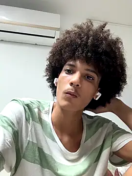 Max Rain online show from December 2025 03:45:02 AM