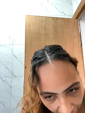 Chloe Leaozinho online show from November 2025 06:18:01 PM