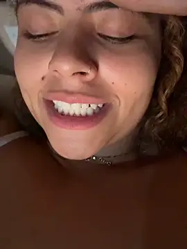 Snapshot of Chloe_Leaozinho chatting on May 2026 11:23:04 PM Chloe Leaozinho online show from May 2026 11:23:04 PM