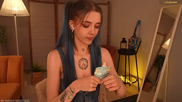 Snapshot of violetesa chatting on October 2025 12:05:02 PM violetesa online show from October 2025 12:05:02 PM