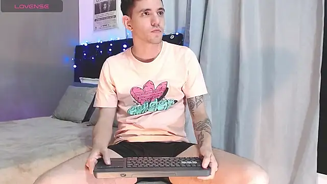 Matteo12  online show from November 2025 02:39:02 AM