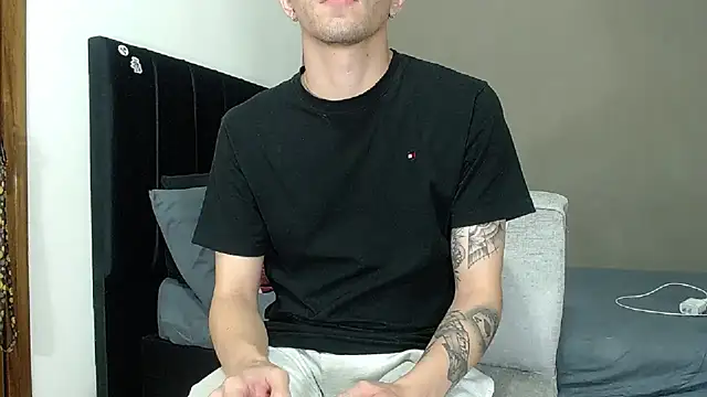 Matteo12  online show from February 2026 01:53:02 AM