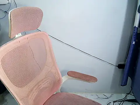 lovely kristine22 online show from December 2025 01:07:01 PM