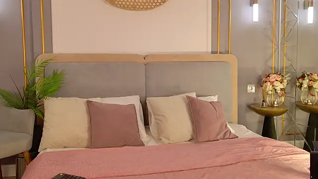 LanaElise online show from November 2025 05:29:01 AM