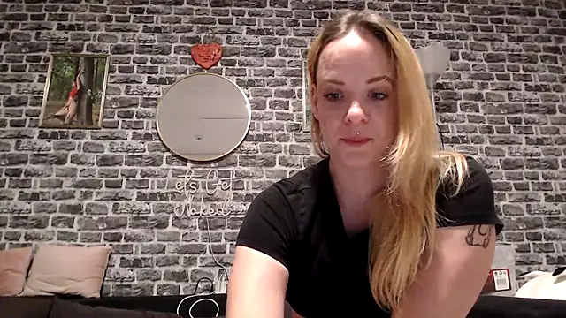 Snapshot of SexyMilf_37 chatting on April 2026 08:58:01 PM SexyMilf 37 online show from April 2026 08:58:01 PM