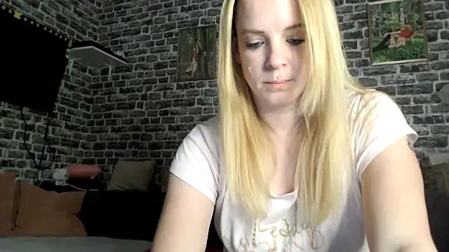 Snapshot of SexyMilf_37 chatting on April 2026 08:03:02 PM SexyMilf 37 online show from April 2026 08:03:02 PM