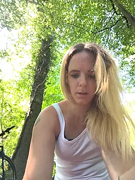 Snapshot of SexyMilf_37 chatting on May 2026 10:35:01 AM SexyMilf 37 online show from May 2026 10:35:01 AM