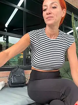 Snapshot of MikaelaBloom chatting on October 2025 12:48:02 PM MikaelaBloom online show from October 2025 12:48:02 PM