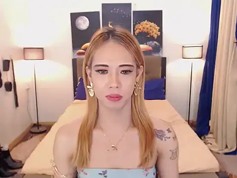 Snapshot of PreciousAmore chatting on November 2025 01:22:01 PM PreciousAmore online show from November 2025 01:22:01 PM