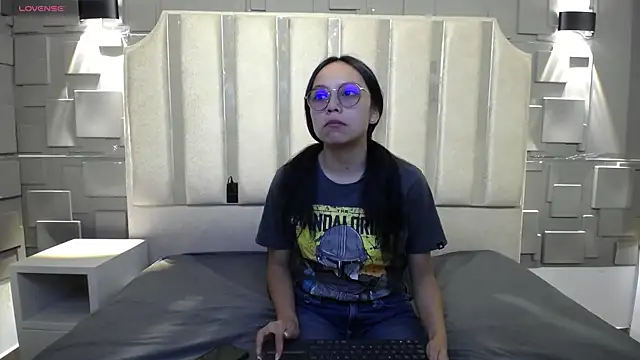 katalina07 1 online show from April 2026 05:37:01 PM