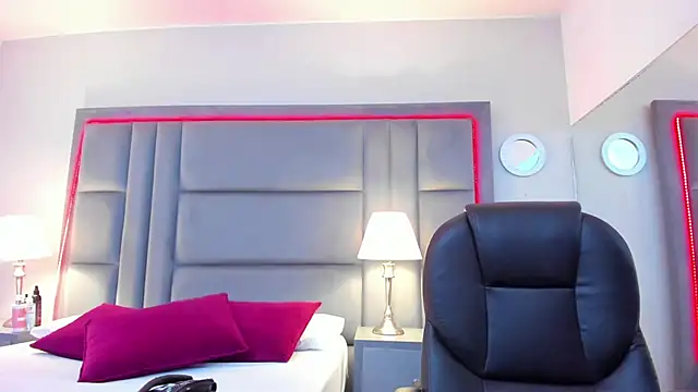 GabyMoreau online show from April 2026 08:42:02 PM