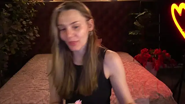 Snapshot of DiamondGoldie chatting on June 2026 07:03:02 PM DiamondGoldie online show from June 2026 07:03:02 PM