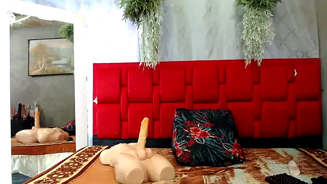 Leonora Lujan online show from November 2025 09:15:01 PM