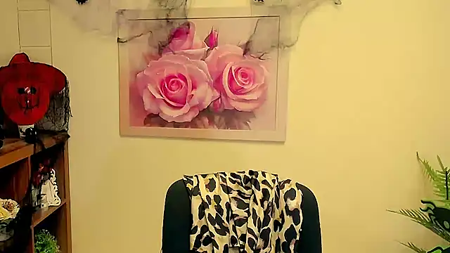 Snapshot of TwoBigSuns chatting on October 2025 12:27:01 PM TwoBigSuns online show from October 2025 12:27:01 PM