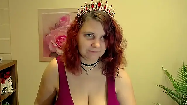 Snapshot of TwoBigSuns chatting on November 2025 08:19:01 AM TwoBigSuns online show from November 2025 08:19:01 AM