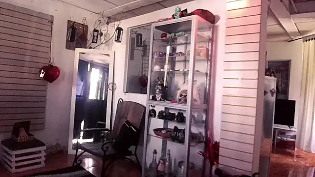 xinamora online show from October 2025 02:50:02 PM