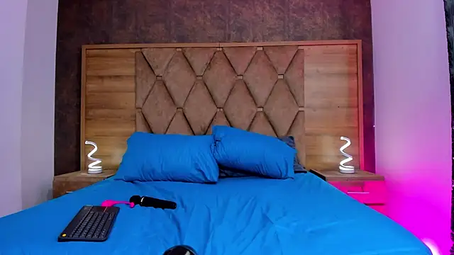 EimyAndMaxi online show from April 2026 08:21:01 PM