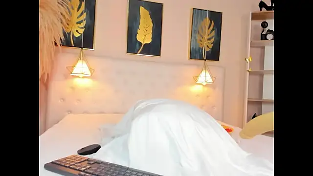 Cinnamon Star online show from February 2026 12:38:01 PM