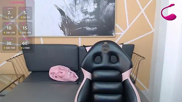 olivia russo  online show from November 2025 08:08:02 PM