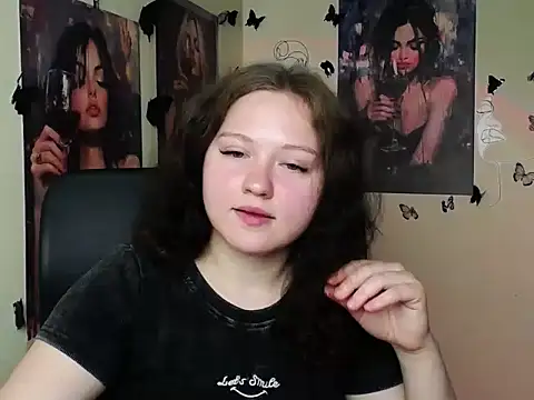 Snapshot of LadyAlice_ chatting on June 2026 06:19:02 AM LadyAlice online show from June 2026 06:19:02 AM