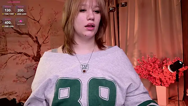 Morvelyn online show from November 2025 07:02:02 PM