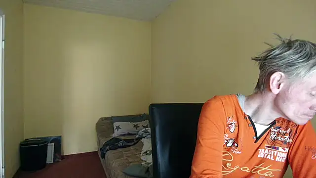 Snapshot of k74robert chatting on February 2026 09:32:02 AM k74robert online show from February 2026 09:32:02 AM