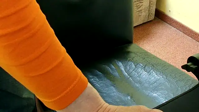 Snapshot of k74robert chatting on April 2026 01:38:02 PM k74robert online show from April 2026 01:38:02 PM