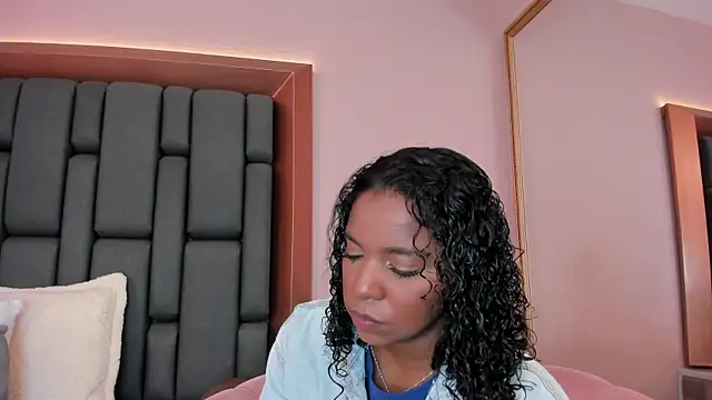 Snapshot of LisaMendez chatting on September 2025 08:31:02 PM LisaMendez online show from September 2025 08:31:02 PM