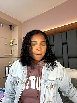 Snapshot of LisaMendez chatting on October 2025 03:56:01 AM LisaMendez online show from October 2025 03:56:01 AM