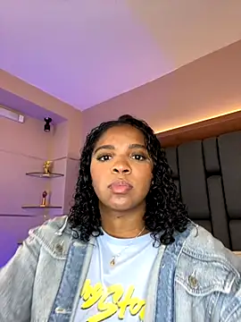 Snapshot of LisaMendez chatting on October 2025 12:30:01 AM LisaMendez online show from October 2025 12:30:01 AM