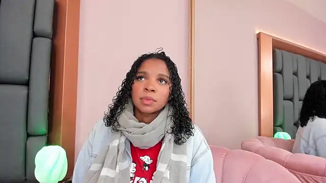 Snapshot of LisaMendez chatting on October 2025 03:39:02 AM LisaMendez online show from October 2025 03:39:02 AM