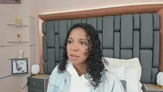 LisaMendez online show from October 2025 04:13:01 AM