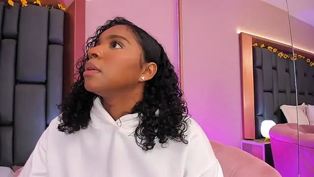 LisaMendez online show from December 2025 04:07:02 AM