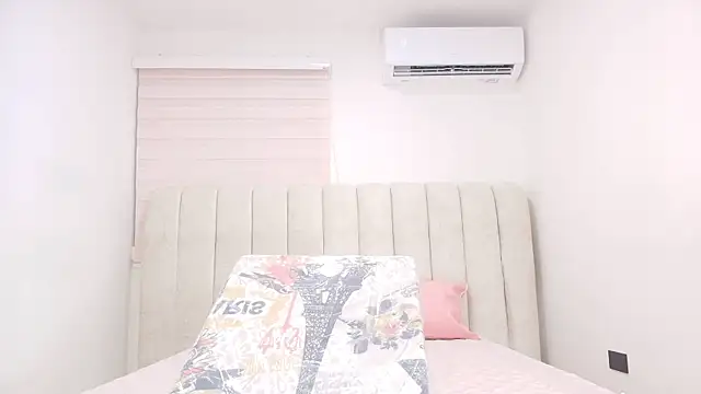 chloe leroy  online show from November 2025 11:54:02 AM