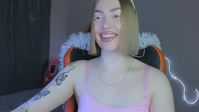 Snapshot of LaraKrein_lk chatting on December 2025 03:41:02 PM LaraKrein lk online show from December 2025 03:41:02 PM