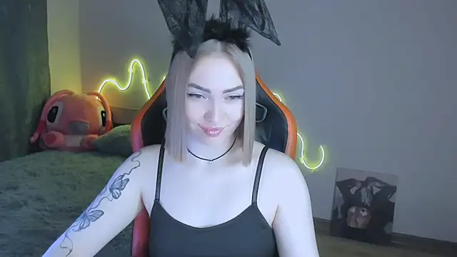 Snapshot of LaraKrein_lk chatting on January 2026 09:18:01 PM LaraKrein lk online show from January 2026 09:18:01 PM