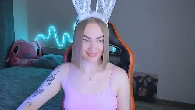 Snapshot of LaraKrein_lk chatting on January 2026 04:42:01 PM LaraKrein lk online show from January 2026 04:42:01 PM