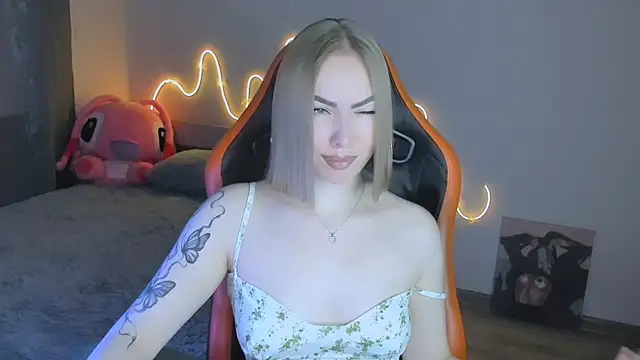 Snapshot of LaraKrein_lk chatting on January 2026 11:37:01 AM LaraKrein lk online show from January 2026 11:37:01 AM