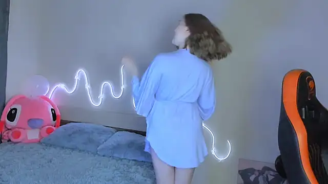 Snapshot of LaraKrein_lk chatting on February 2026 06:17:01 PM LaraKrein lk online show from February 2026 06:17:01 PM