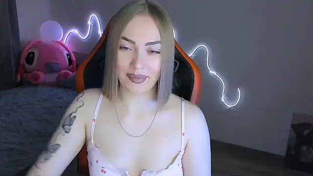 Snapshot of LaraKrein_lk chatting on February 2026 11:05:02 AM LaraKrein lk online show from February 2026 11:05:02 AM