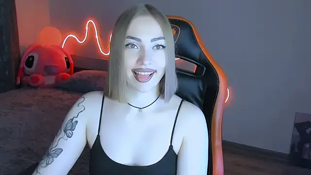 Snapshot of LaraKrein_lk chatting on February 2026 04:35:02 PM LaraKrein lk online show from February 2026 04:35:02 PM