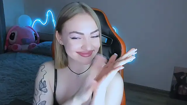 Snapshot of LaraKrein_lk chatting on February 2026 12:28:01 PM LaraKrein lk online show from February 2026 12:28:01 PM