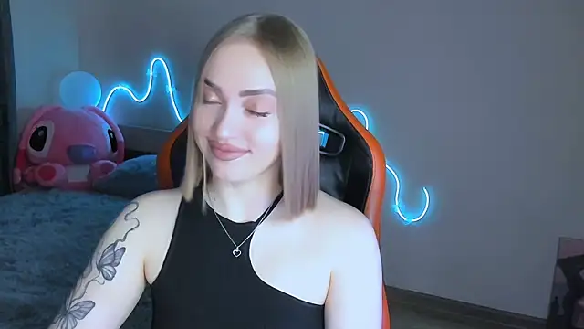 Snapshot of LaraKrein_lk chatting on February 2026 01:30:02 PM LaraKrein lk online show from February 2026 01:30:02 PM