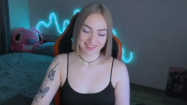 Snapshot of LaraKrein_lk chatting on March 2026 01:04:02 PM LaraKrein lk online show from March 2026 01:04:02 PM