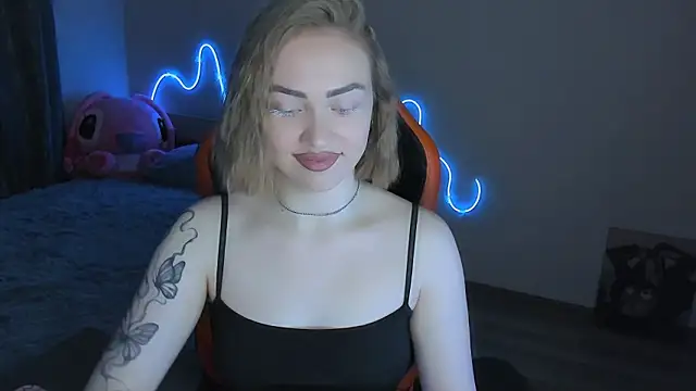 Snapshot of LaraKrein_lk chatting on March 2026 04:54:02 PM LaraKrein lk online show from March 2026 04:54:02 PM