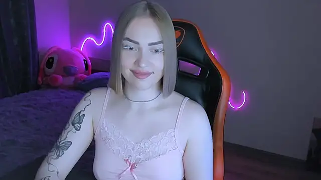 Snapshot of LaraKrein_lk chatting on March 2026 04:45:02 PM LaraKrein lk online show from March 2026 04:45:02 PM