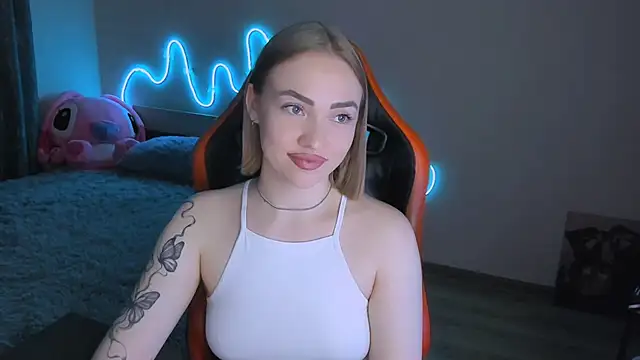 Snapshot of LaraKrein_lk chatting on April 2026 05:43:01 PM LaraKrein lk online show from April 2026 05:43:01 PM