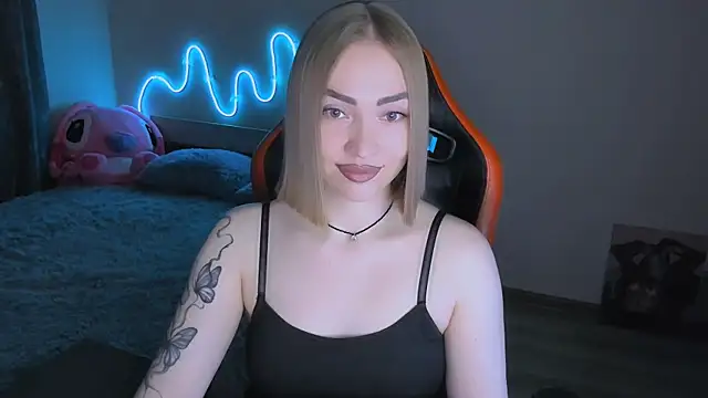 Snapshot of LaraKrein_lk chatting on April 2026 03:35:01 PM LaraKrein lk online show from April 2026 03:35:01 PM