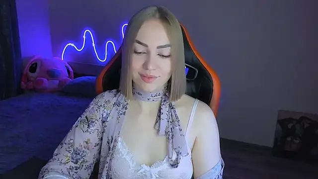 Snapshot of LaraKrein_lk chatting on April 2026 04:33:02 PM LaraKrein lk online show from April 2026 04:33:02 PM